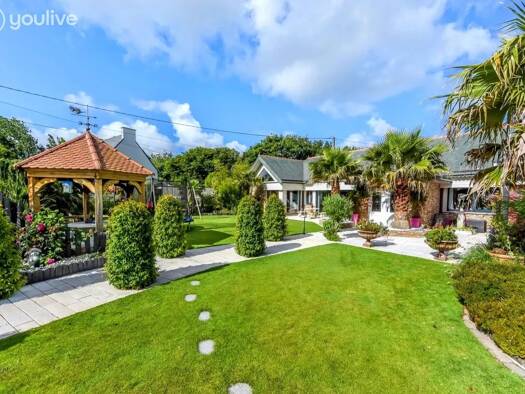 Maison à vendre 636 000 € 10 pièces 3 chambres 371 m² Le Folgoët 29260