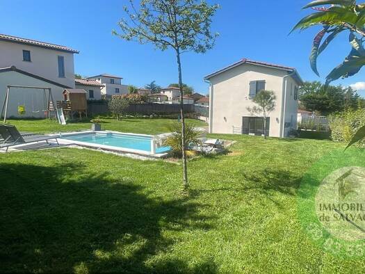 Villa à louer 2 450 € 5 pièces 4 chambres 110,5 m² 750 m² de terrain La Tour-de-Salvagny 69890