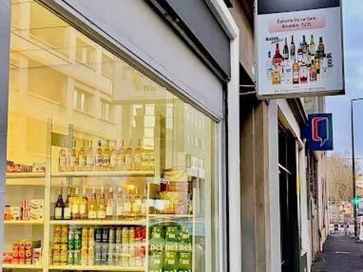 Local d'activités à vendre 183 000 € 90 m² d'espace de stockage Les Salins Clermont-Ferrand 63000