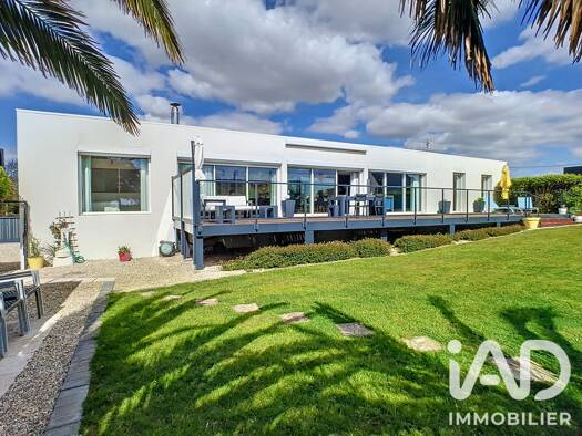 Maison de plain-pied à vendre 528 000 € 4 pièces 3 chambres 115 m² 1 344 m² de terrain Plozévet 29710