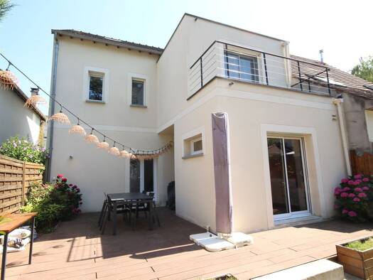 Maison à vendre - Première occupation 890 000 € 6 pièces 4 chambres 144 m² 260 m² de terrain Le Clos Vélizy-Villacoublay 78140