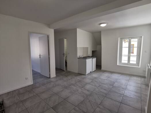 Appartement à louer 874 € 2 pièces 32,6 m² Étage 1/2 Le Mesnil-Aubry 95720