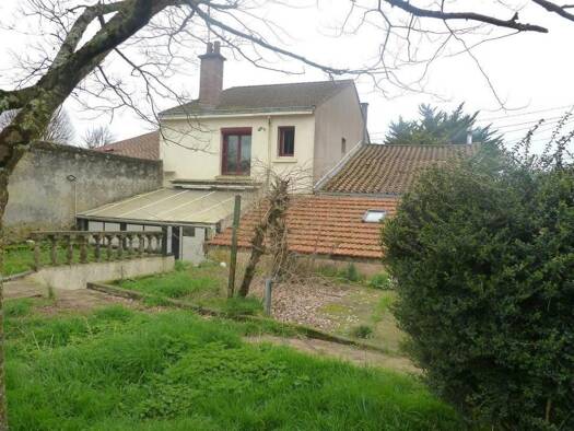 Maison à vendre 131 250 € 5 pièces 3 chambres 94 m² 1 528 m² de terrain St Vincent Sterlanges 85110