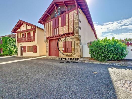 Maison à vendre 319 000 € 12 pièces 6 chambres 276 m² 590 m² de terrain Garris 64120