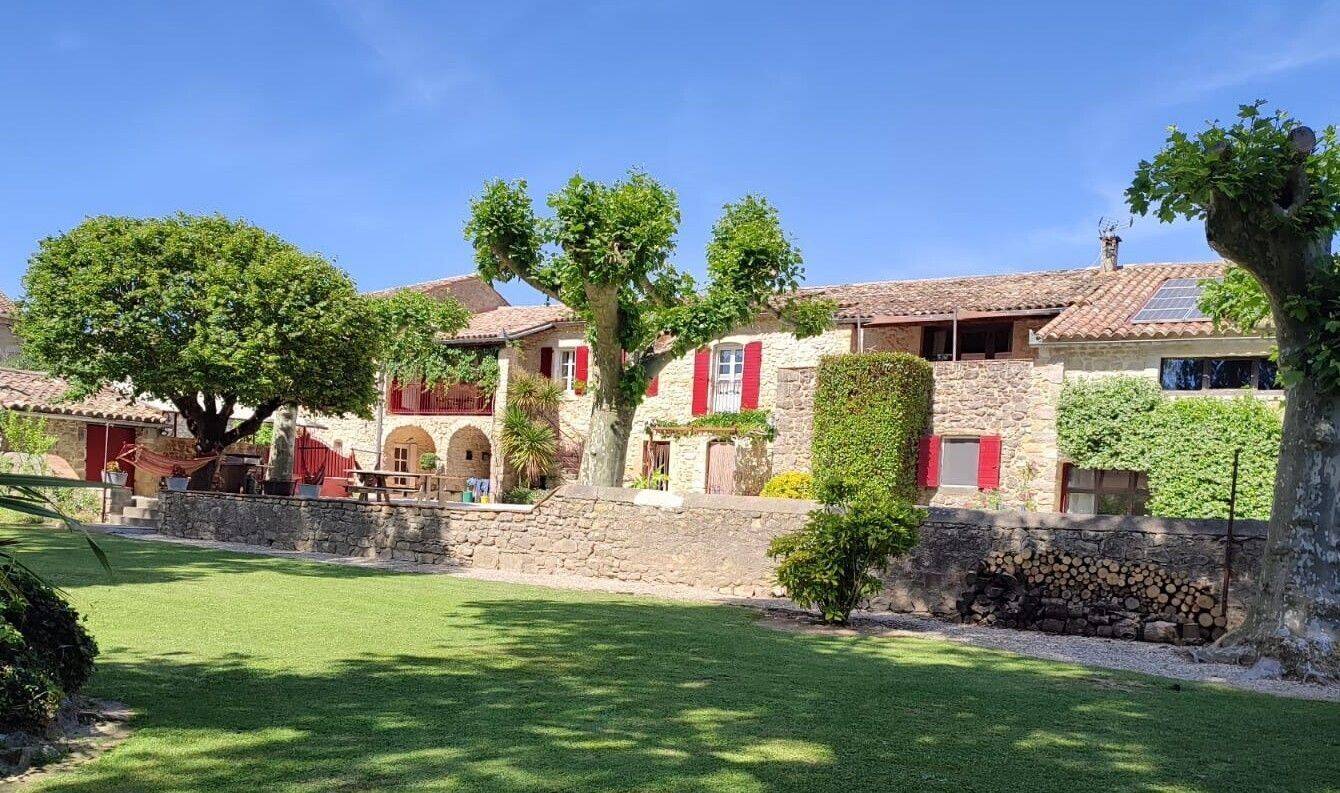 Maison à vendre, 350m², SAINT JEAN DE MARUEJOLS ET AVEJAN