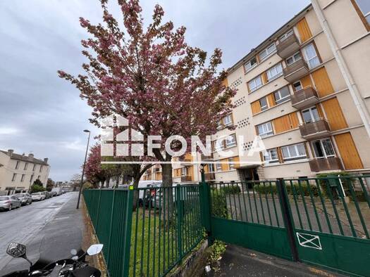 Appartement à louer 886 € 2 pièces 2 chambres 54,9 m² Étage 1/4 L'Etang Le Bourget 93350