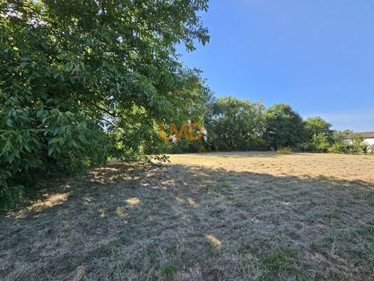 Terrain constructible viabilisé à vendre 38 640 € 1 000 m² de terrain Écoyeux 17770