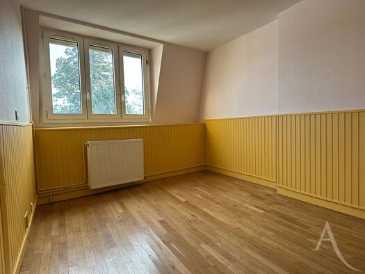 Appartement à louer 375 € 2 pièces 1 chambre 49 m² 3ème étage Argenton-sur-Creuse 36200