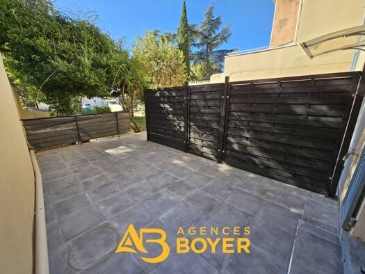 Appartement à louer 570 € 2 pièces 23,9 m² RDC/2 Centre Ville Le Beausset 83330