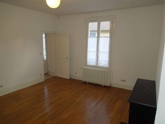 Appartement à louer 685 € 2 pièces 1 chambre 49,4 m² Étage 1/1 Rive de Seine Sud Est Melun 77000