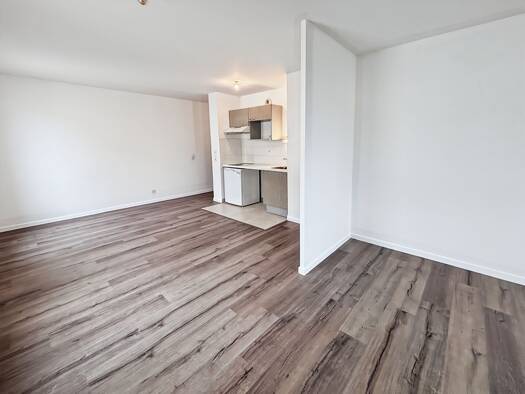 Appartement à louer 620 € 1 pièce 32 m² Étage 2/3 Centre Ville Mennecy 91540