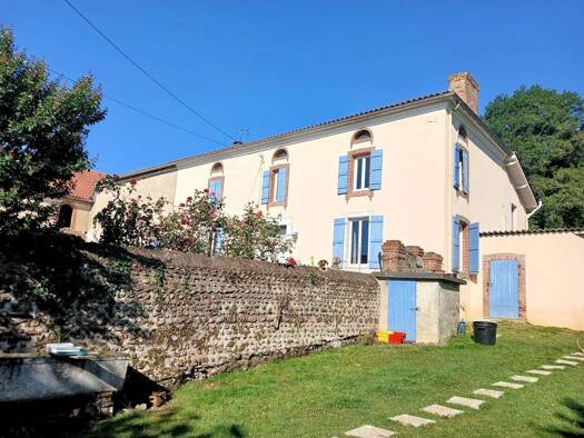 Ferme à vendre 336 000 € 7 pièces 3 chambres 187 m² 63 553 m² de terrain Vic-en-Bigorre 65500