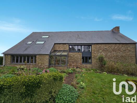 Maison à vendre 296 000 € 7 pièces 6 chambres 232 m² 1 397 m² de terrain Saint-Nicolas-du-Pélem 22480