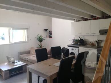 Duplex à louer 500 € 2 pièces 1 chambre 38 m² Étage 1/2 Centre Ville Roquemaure 30150