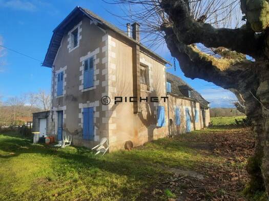 Maison à vendre 164 900 € 8 pièces 5 chambres 236 m² 26 500 m² de terrain Allassac 19240