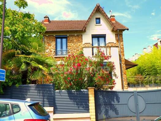 Maison à vendre 849 000 € 5 pièces 3 chambres 106 m² 313 m² de terrain La Fontaine-Parc des Sceaux-Croix de Berny-Centre Ville Antony 92160