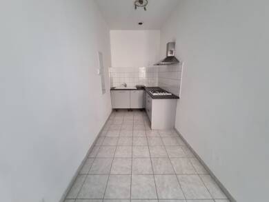 Appartement à louer 770 € 3 pièces 2 chambres 63 m² RDC Arles 13200