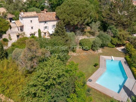 Mas à vendre 1 595 000 € 8 pièces 7 chambres 260 m² 2 771 m² de terrain Nord Roquefort-les-Pins 06330