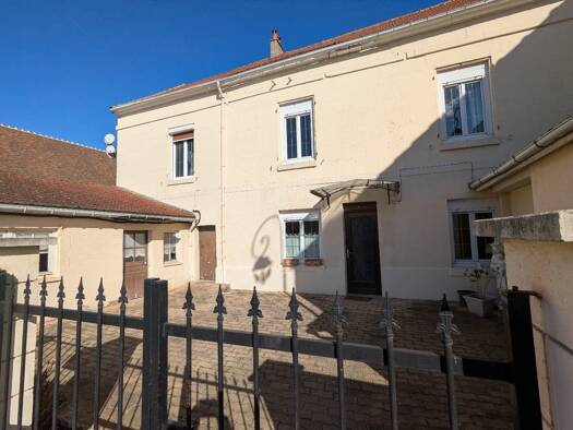 Maison à vendre 249 000 € 8 pièces 5 chambres 135 m² 395 m² de terrain Monchy-Saint-Éloi 60290