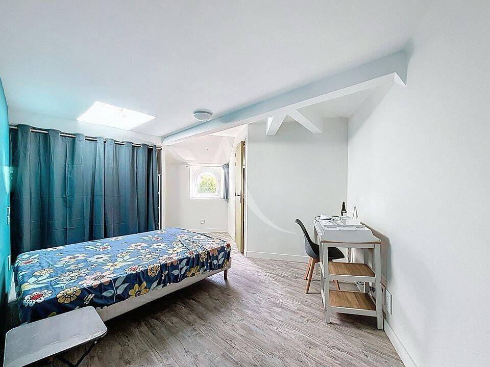 CHAMBRE DE 15.78m² DANS MAISON DE 144 M² - MEUBLEE - TOUTE CHAR — 1