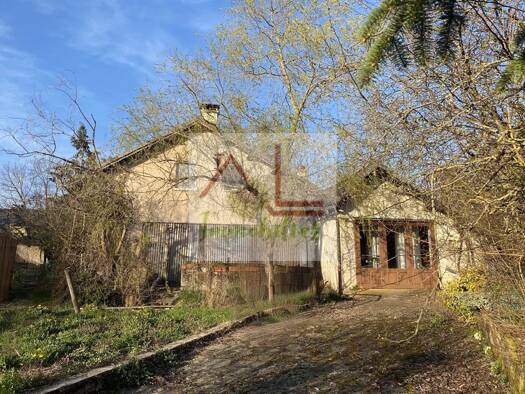 Villa à vendre 293 000 € 10 pièces 6 chambres 195 m² 711 m² de terrain Brenoux 48000