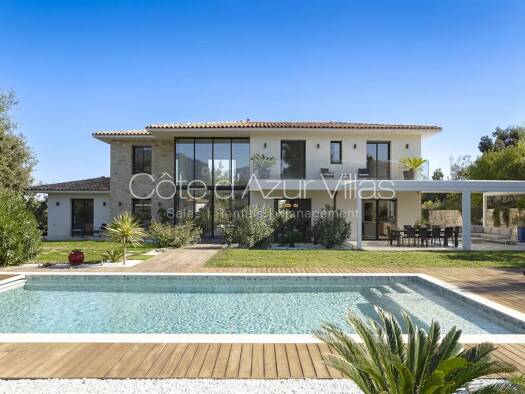 Maison de plain-pied à vendre - Première occupation 2 990 000 € 8 pièces 5 chambres 312,15 m² 2 511 m² de terrain Nord Roquefort-les-Pins 06330