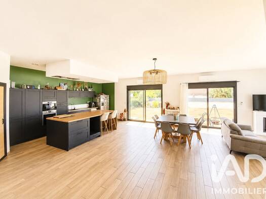 Maison de plain-pied à vendre 278 000 € 6 pièces 4 chambres 146 m² 868 m² de terrain Neuflize 08300