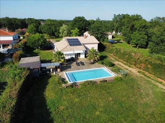 Maison de plain-pied à vendre 235 000 € 4 pièces 3 chambres 130 m² 3 241 m² de terrain Courbieu-Benis-Saint Martin Castelsarrasin 82100