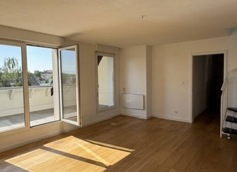 Duplex à vendre 343 000 € 4 pièces 3<br/>chambres 85 m²<br/>superficie Dernier étage, 3/3<br/>étage Robertsau Centre Strasbourg 67000