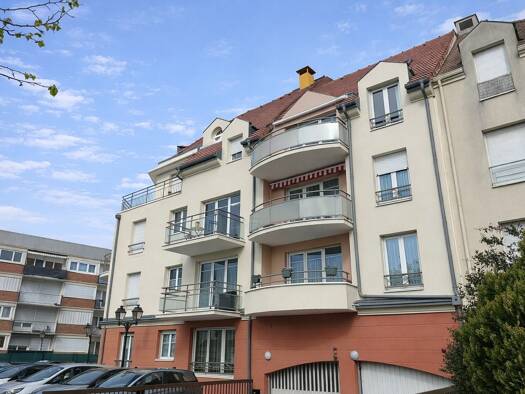 Appartement à louer 995 € 2 pièces 1 chambre 46 m² Étage 2/4 Le Village Montesson 78360