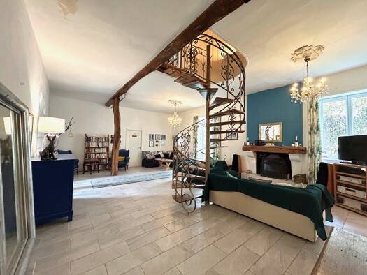 Maison à vendre 264 700 € 9 pièces 4 chambres 193 m² 6 865 m² de terrain Le Vert 79170