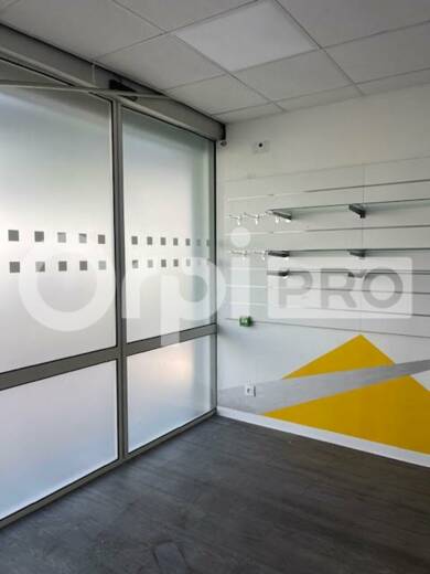 Local commercial à vendre 279 000 € 42,4 m² de surface de vente Le Gosier 97190