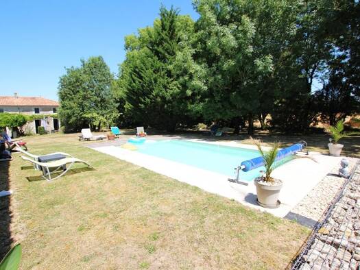Hôtel particulier à vendre 323 000 € 5 pièces 3 chambres 196 m² 2 024 m² de terrain Tonnay-Boutonne 17380