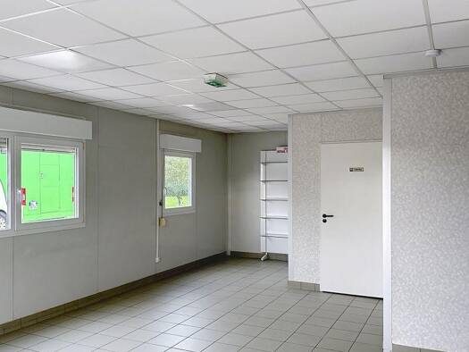 Local d'activités à vendre 440 000 € 160 m² d'espace de stockage La Boisse 01120