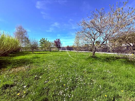 Terrain constructible à vendre 149 900 € 1 000 m² de terrain Zone Eparse Saint-Denis-en-Val 45560