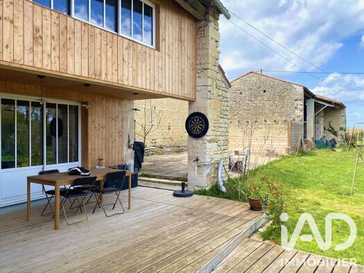 Maison à vendre 329 000 € 9 pièces 4 chambres 336 m² 1 331 m² de terrain Dœuil-sur-le-Mignon 17330