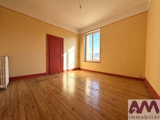 Appartement à louer 599 € 3 pièces 2 chambres 63,4 m² Étage 3/3 Clermont-Ferrand 63000