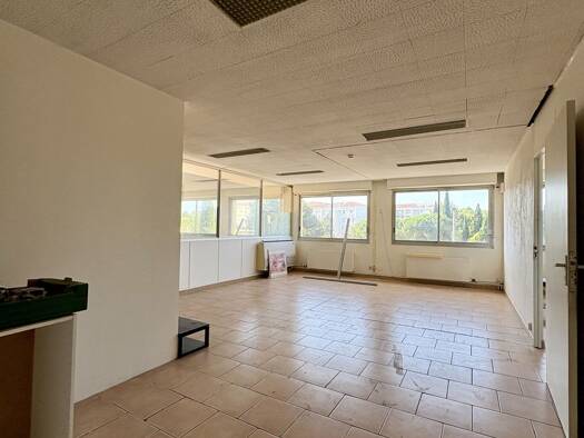 Espace bureau à vendre 162 500 € 99,94 m² de bureaux Jas de Bouffan Aix-en-Provence 13090