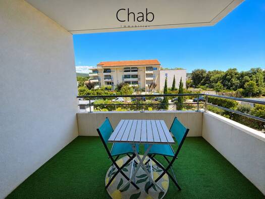 Appartement à vendre 220 000 € 2 pièces 1 chambre 38 m² Étage 2/3 Nord La Ciotat 13600