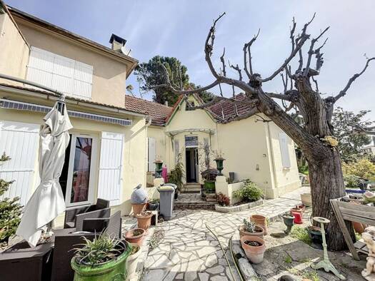 Maison en viager libre Bouquet 217 000 € 4 pièces 3 chambres 129 m² 655 m² de terrain Bellecroix-Pont d'Avignon Villeneuve-Lès-Avignon 30400