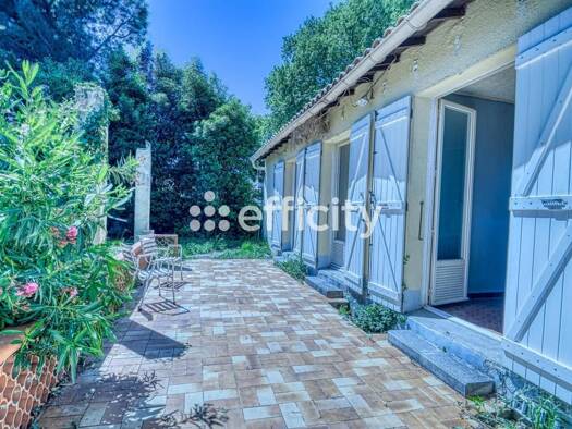 Maison de plain-pied à vendre 245 000 € 5 pièces 3 chambres 106 m² 466 m² de terrain Clos de l'Epi-Neuf Peyres Avignon 84000