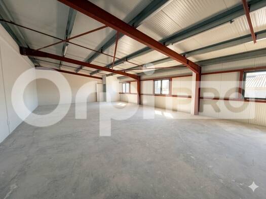 Espace bureau à louer 982 € 105 m² de bureaux divisible de 105 m² à 105 m² Saint-Vincent-de-Tyrosse 40230