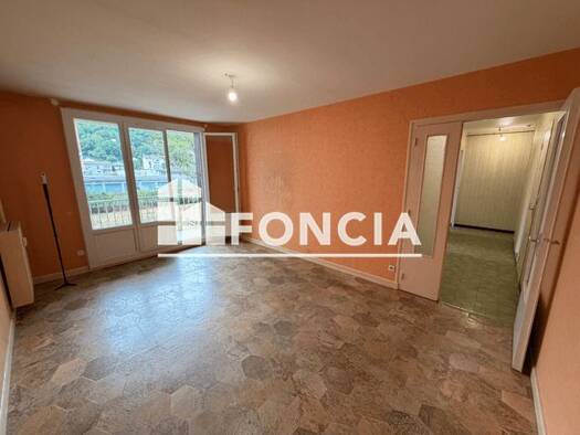 Appartement à louer 545 € 2 pièces 1 chambre 48,1 m² RDC Centre Ville Est Bourgoin-Jallieu 38300