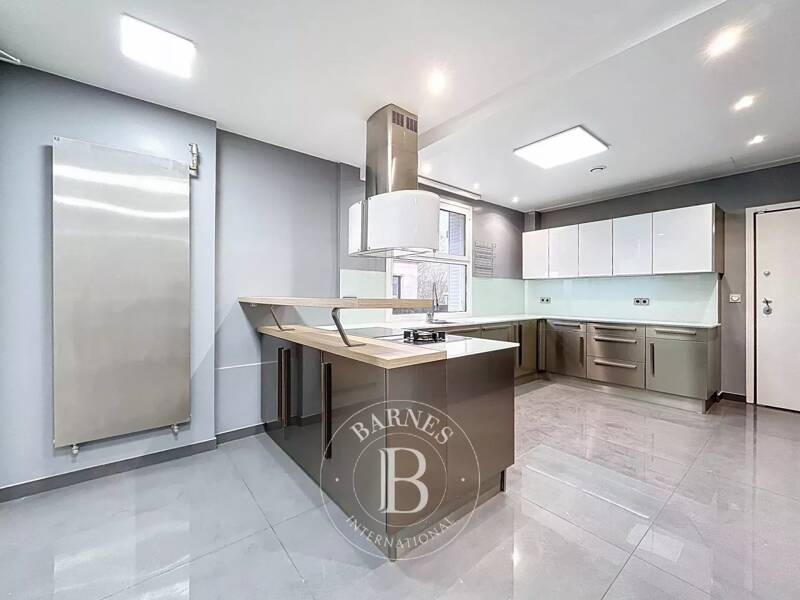 Maison à louer, 236m², PARIS 16E