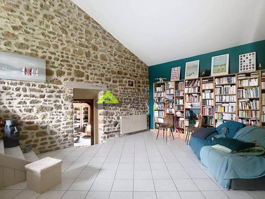 Maison à vendre, 195m², SAINT YRIEIX LA MONTAGNE