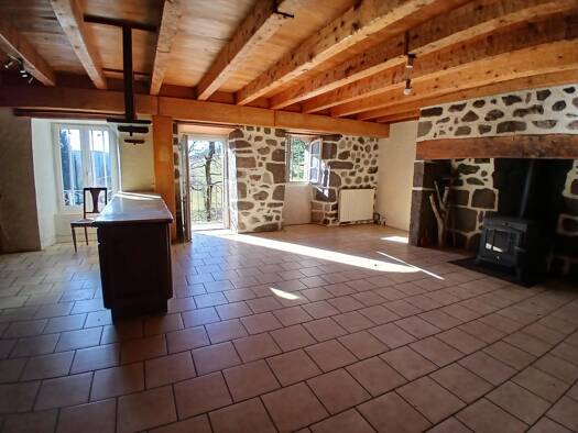 Maison à vendre 148 500 € 5 pièces 3 chambres 112 m² 533 m² de terrain Thiézac 15800