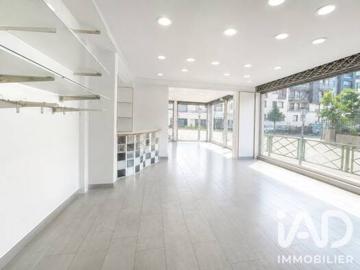 Local commercial à vendre 1 390 000 € 335 m² de surface de vente Plateau Nanterre 92000