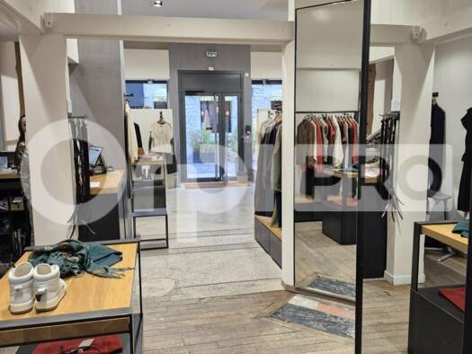 Local commercial à louer 1 900 € 77 m² de surface de vente Reims 51100