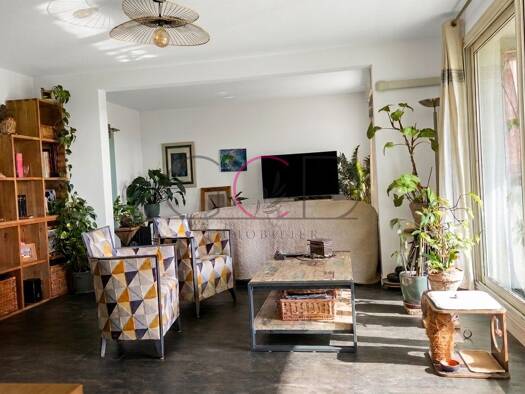 Appartement à vendre 335 000 € 3 pièces 2 chambres 79 m² Étage 2/3 Centre Ancien-Cros-Lotins Éguilles 13510