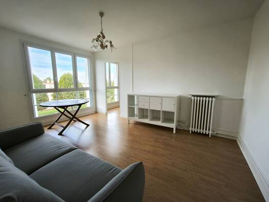 Appartement à louer 1 100 € 3 pièces 2 chambres 58 m² 3ème étage Brunoy 91800